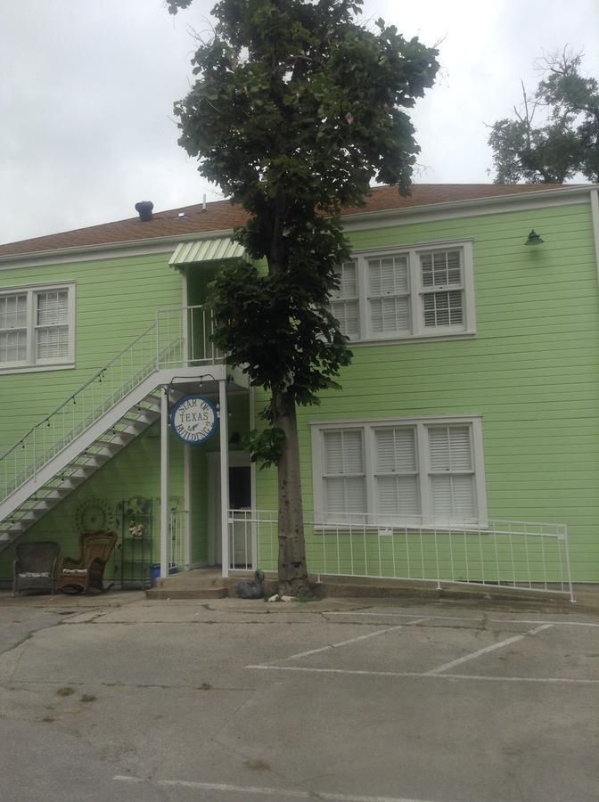 Star Of Texas Inn Building Two Остин Екстериор снимка